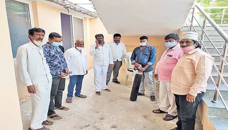 కరోనా బాధితులకు అండగా ఉంటాం..