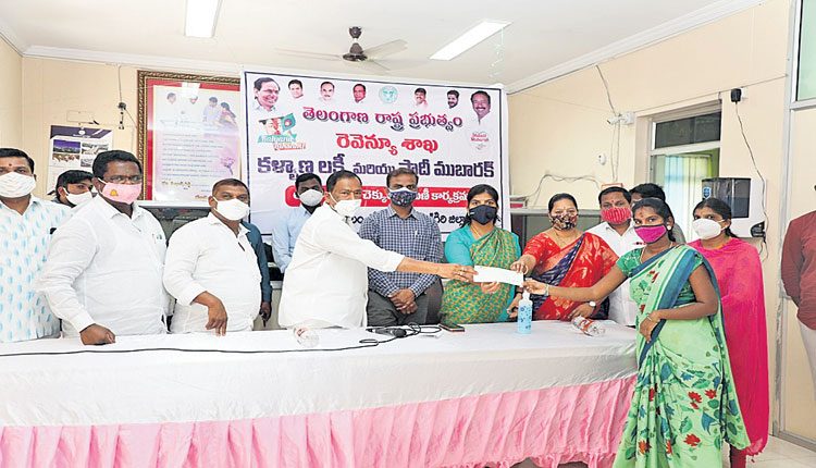 ప్రభుత్వ పథకాలు పేదలకు వరం