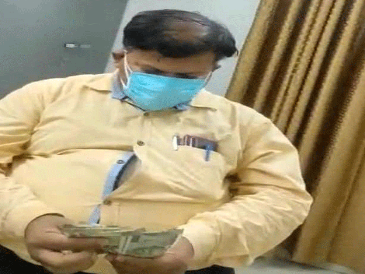 రెమ్‌డెసివిర్ అమ్ముతూ రెడ్‌హ్యాండెడ్‌గా దొరికిన వైద్యుడు.. వీడియో వైర‌ల్‌