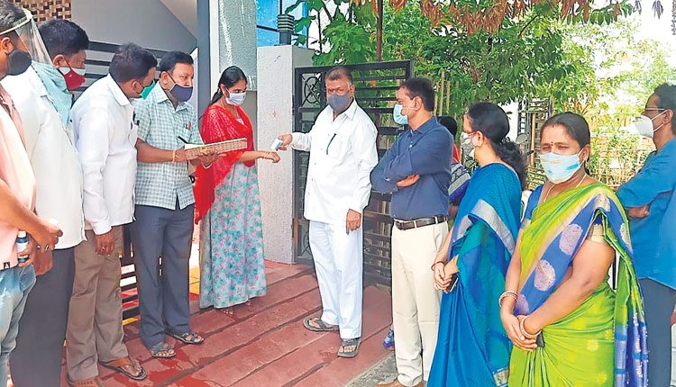 కొనసాగుతున్న ఫీవర్‌ సర్వే