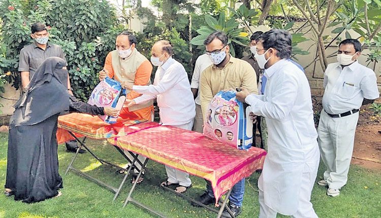 అన్ని పండుగలకు సమ ప్రాధాన్యం