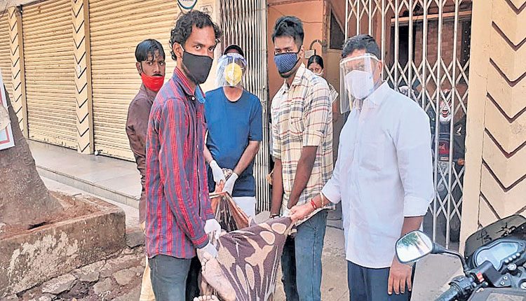 అంత్యక్రియలు చేయలేకపోయారు