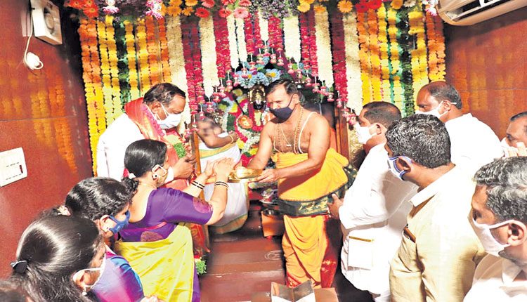 ఘనంగా చీర్యాల్‌ లక్ష్మీనర్సింహాస్వామి ఆలయ వార్షికోత్సవం