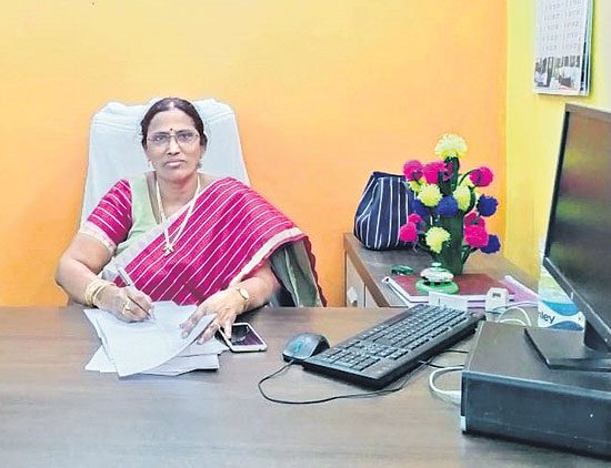 కరోనాతో మునుగోడు తాసిల్దార్‌ మృతి