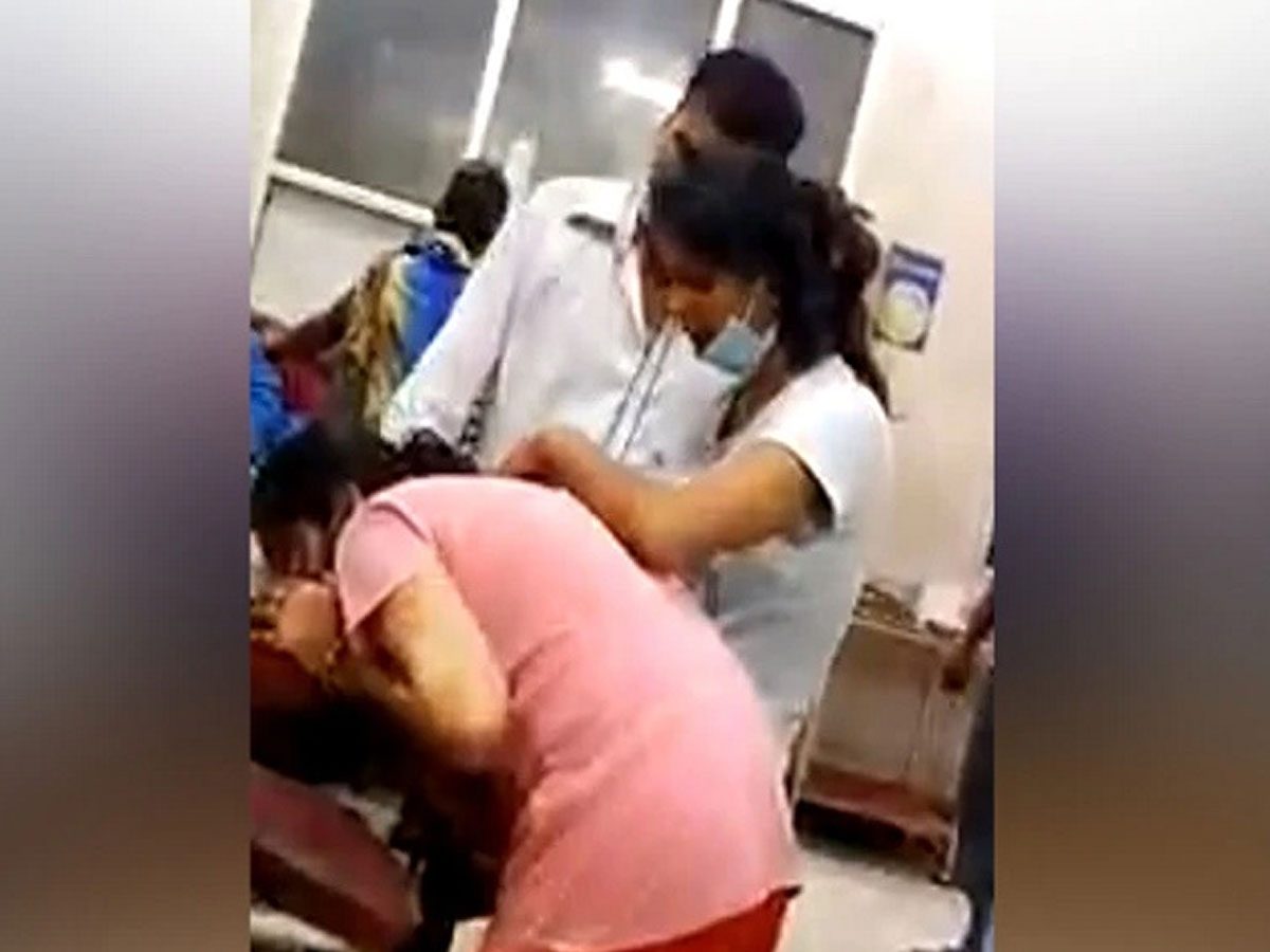 అమ్మను బతికించుకోవాలని.. నోటితో ఆక్సిజన్‌ అందించిన కూతుర్లు