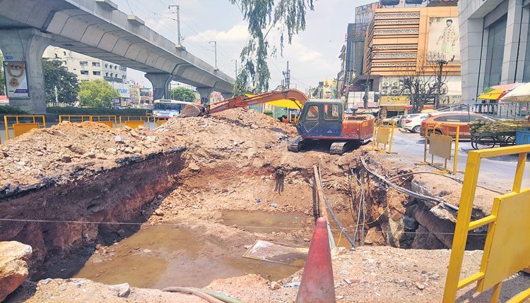 త్వరలో అందుబాటులోకి ఫుట్‌ ఓవర్‌ బ్రిడ్జి