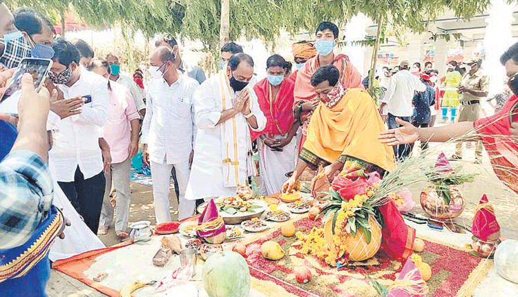 ఆలయాల అభివృద్ధికి పెద్దపీట