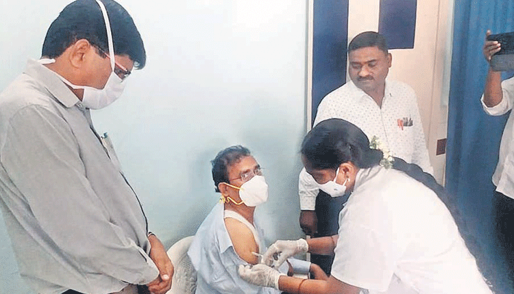 ఆర్టీసీ సిబ్బందికి వ్యాక్సిన్‌