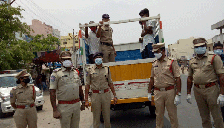 కరోనా కట్టడికి సహకరించాలి