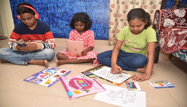 గ‌డ‌ప దాట‌కుండా గ‌డిపేద్దాం