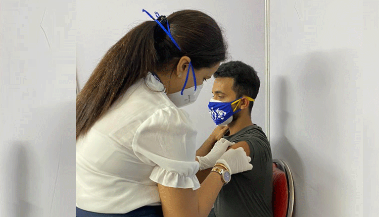 క‌రోనా వ్యాక్సిన్ మొద‌టి డోసు తీసుకున్న టీమిండియా బ్యాట్స్‌మెన్‌