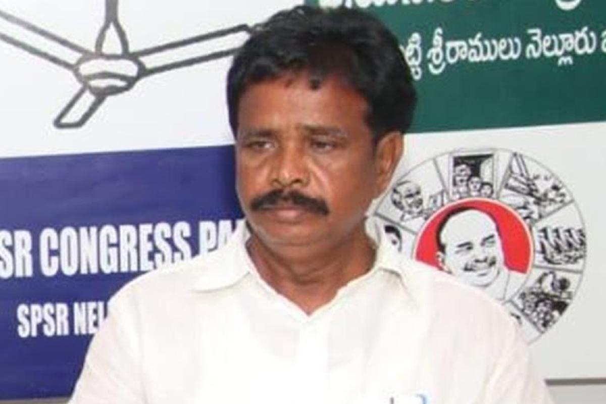 కృష్ణపట్నం చేరుకున్న ఆనందయ్య.. గ్రామానికి రాకపోకలు నిలిపివేత