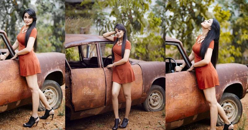 పొట్టి గౌనులో పిచ్చెక్కిస్తున్న బిగ్ బాస్ బ్యూటీ..!