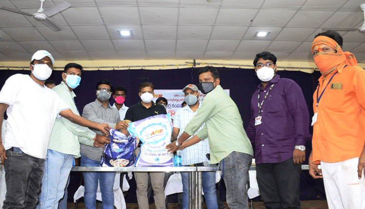 జర్నలిస్టుల సేవలు చాలా గొప్పవి