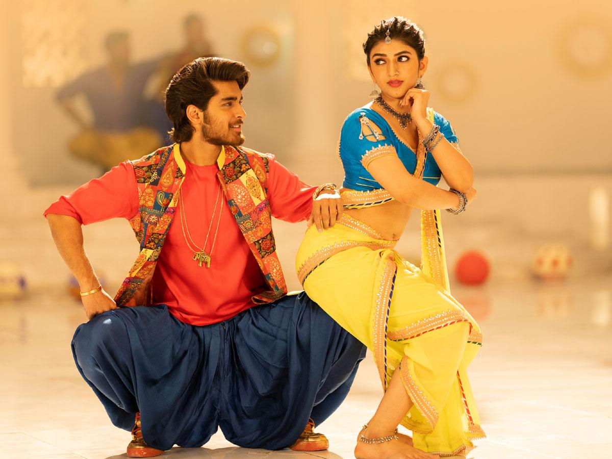 కొనిపెడతా బంగారు గజ్జెలు