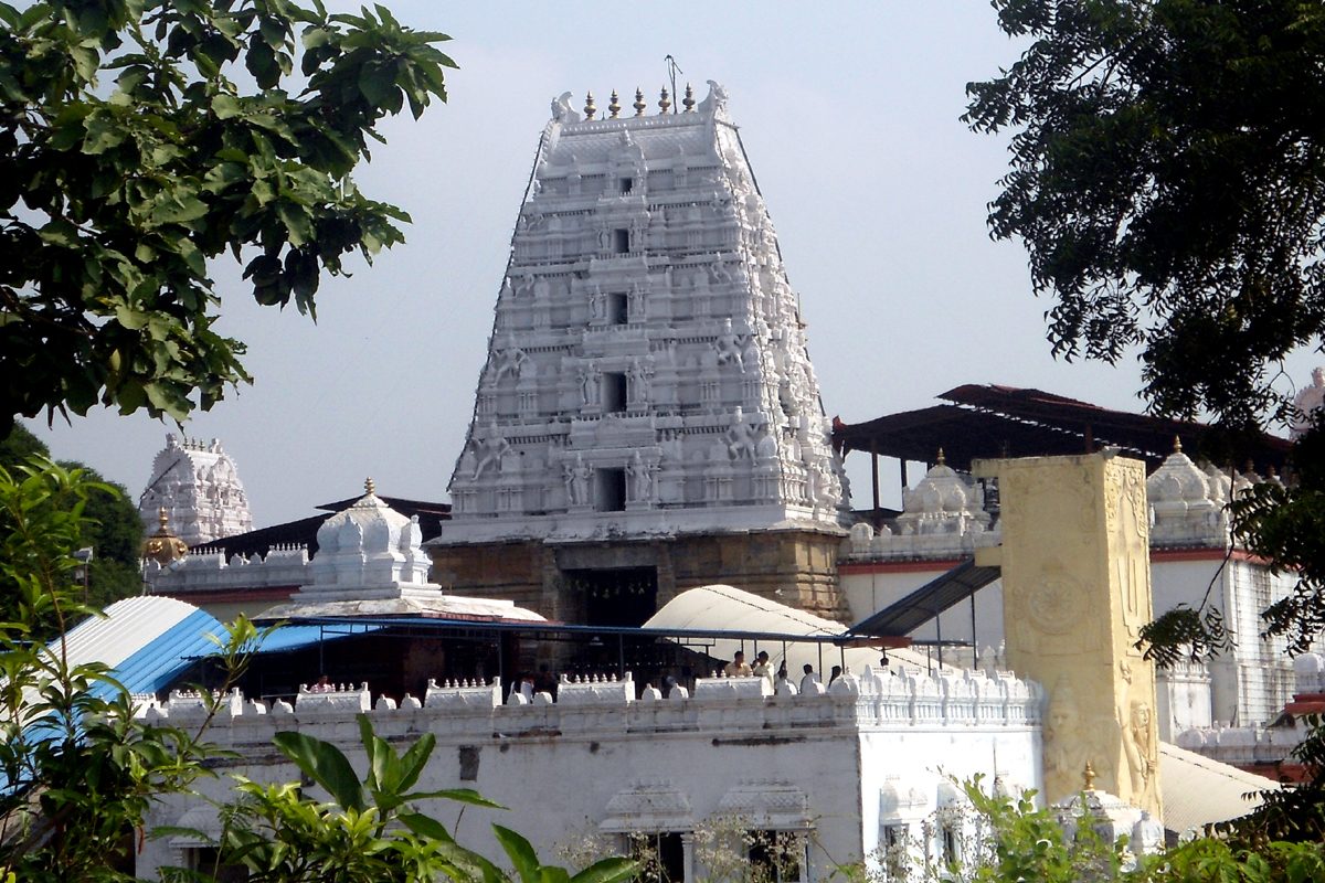 రేపటి నుంచి భద్రాచలంలో దర్శనాలు నిలిపివేత