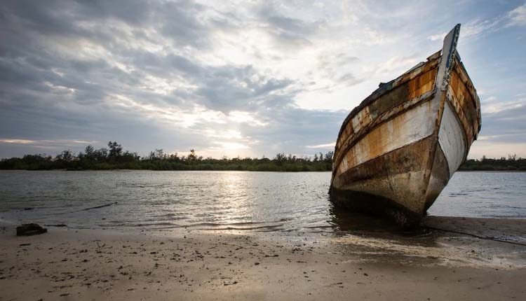 బంగ్లాదేశ్‌లో రెండు పడవల ఢీ.. 25 మంది మృతి