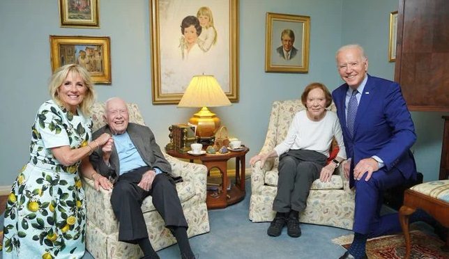 బైడెన్ దంపతులు భీకరాకారులా? లేక కార్టర్ దంపతులు కుంచించుకుపోయారా?