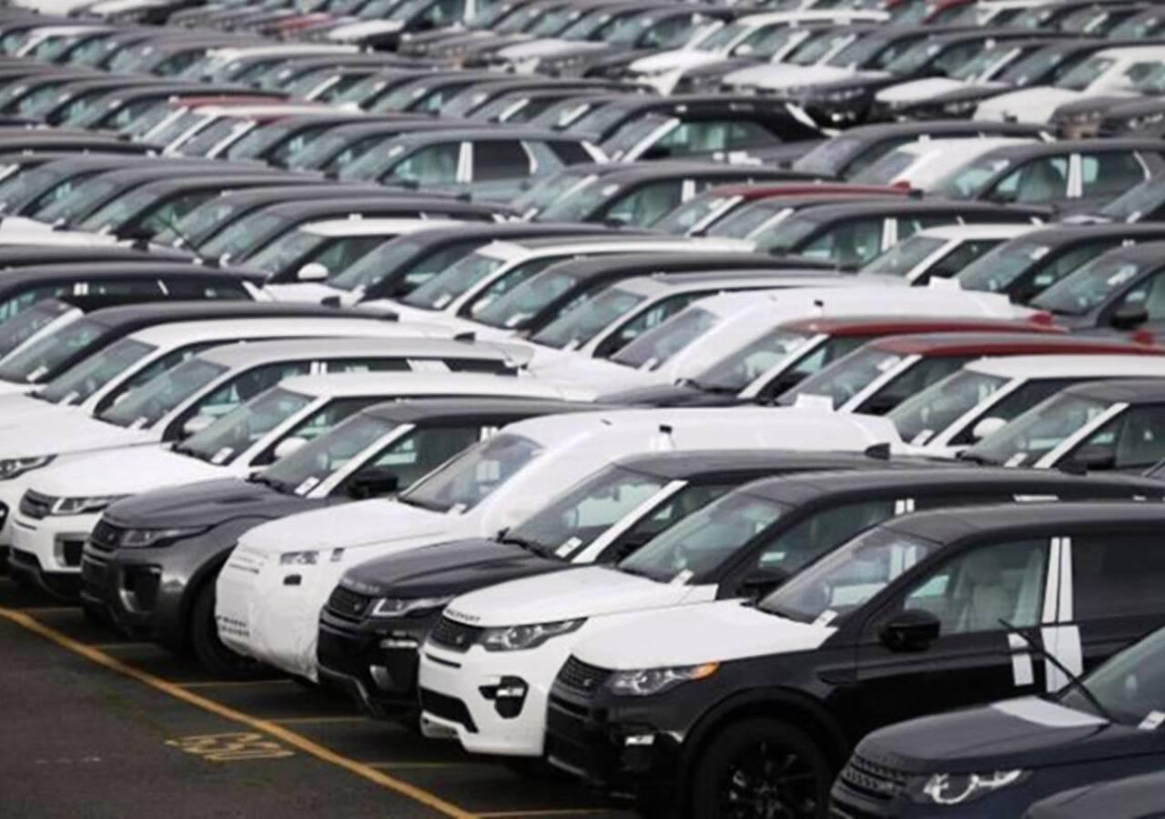 Car prices rise | వాహ‌నాల ధ‌ర‌లు పెర‌గ‌బోతున్నాయా.. కార‌ణం అదేనా?!