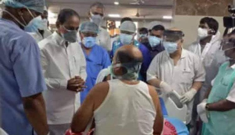 క‌రోనా రోగుల‌కు ధైర్యం.. డాక్ట‌ర్ల‌కు అభినంద‌న : సీఎం కేసీఆర్