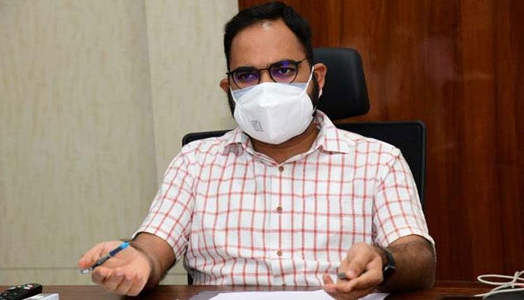 నిత్యావ‌స‌రాల ధ‌ర‌లు పెర‌గ‌కుండా నియంత్ర‌ణ : క‌రీంన‌గ‌ర్ క‌లెక్ట‌ర్‌