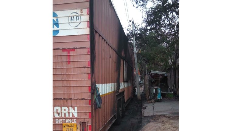 ఉప్ప‌ల్‌లో మంట‌లు చెల‌రేగి ఇద్ద‌రు డ్రైవ‌ర్లు స‌జీవ‌ద‌హ‌నం