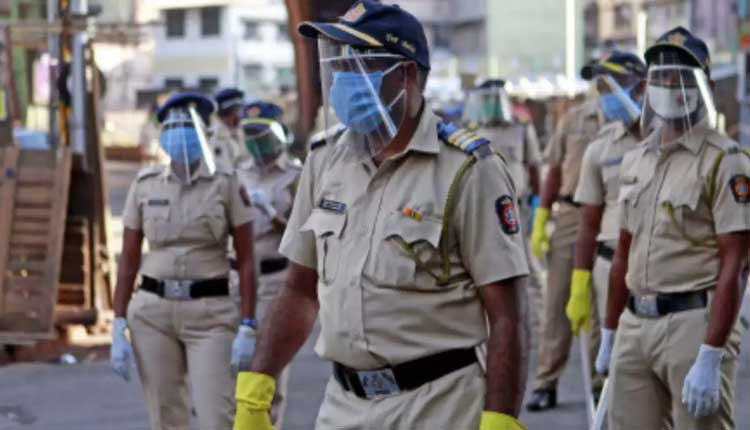 రెండు డోస్‌ల వ్యాక్సిన్ తీసుకున్నా క‌రోనాతో కానిస్టేబుల్ మృతి..!