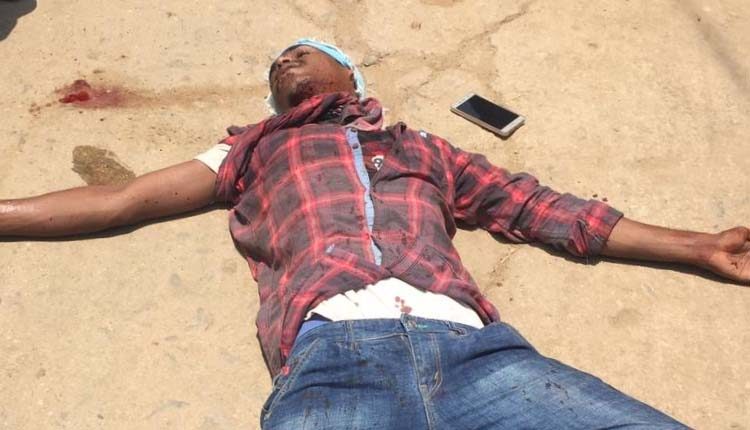 ప్రేమించడం లేదని యువతిపై కత్తితో దాడి