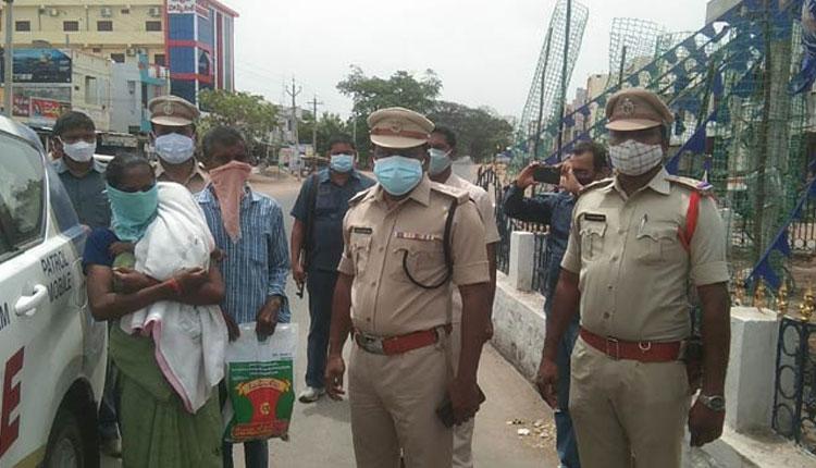 మంచిర్యాల డీసీపీ ఉద‌య్ కుమార్‌రెడ్డి ఔదార్యం