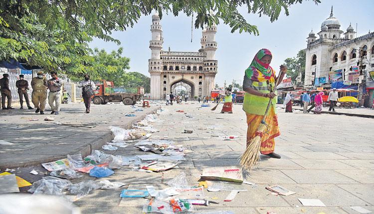 మహమ్మారికి వెరువం.. సేవకు వెనుకాడం