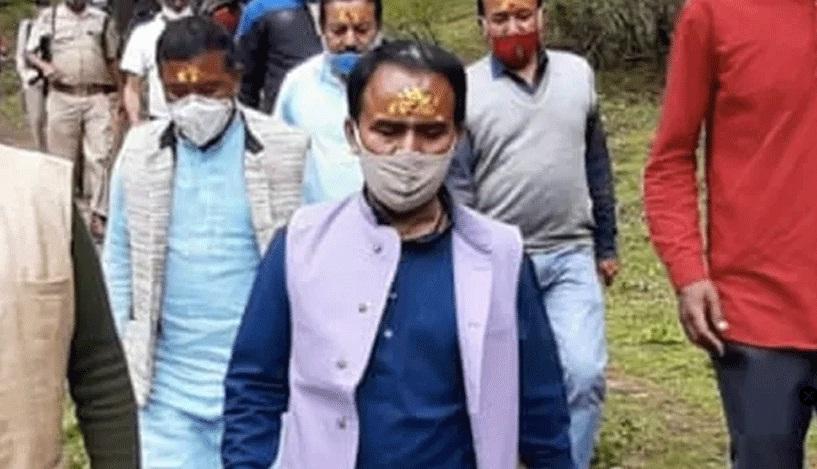 కరోనా కల్లోలంలో ద‌ర్శ‌నాలేమిటి మంత్రిగారూ..