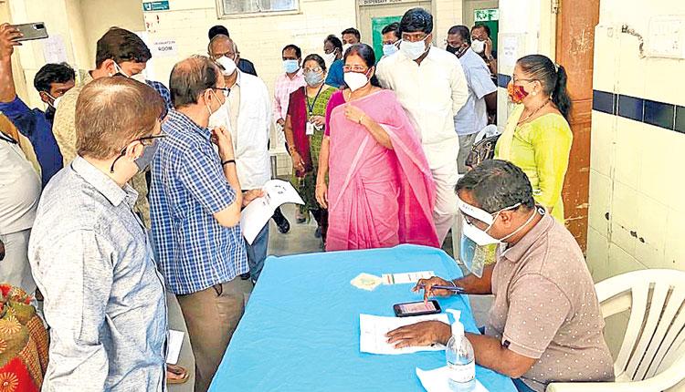 ‘కింగ్‌కోఠి’ని సందర్శించిన డిప్యూటీ మేయర్‌