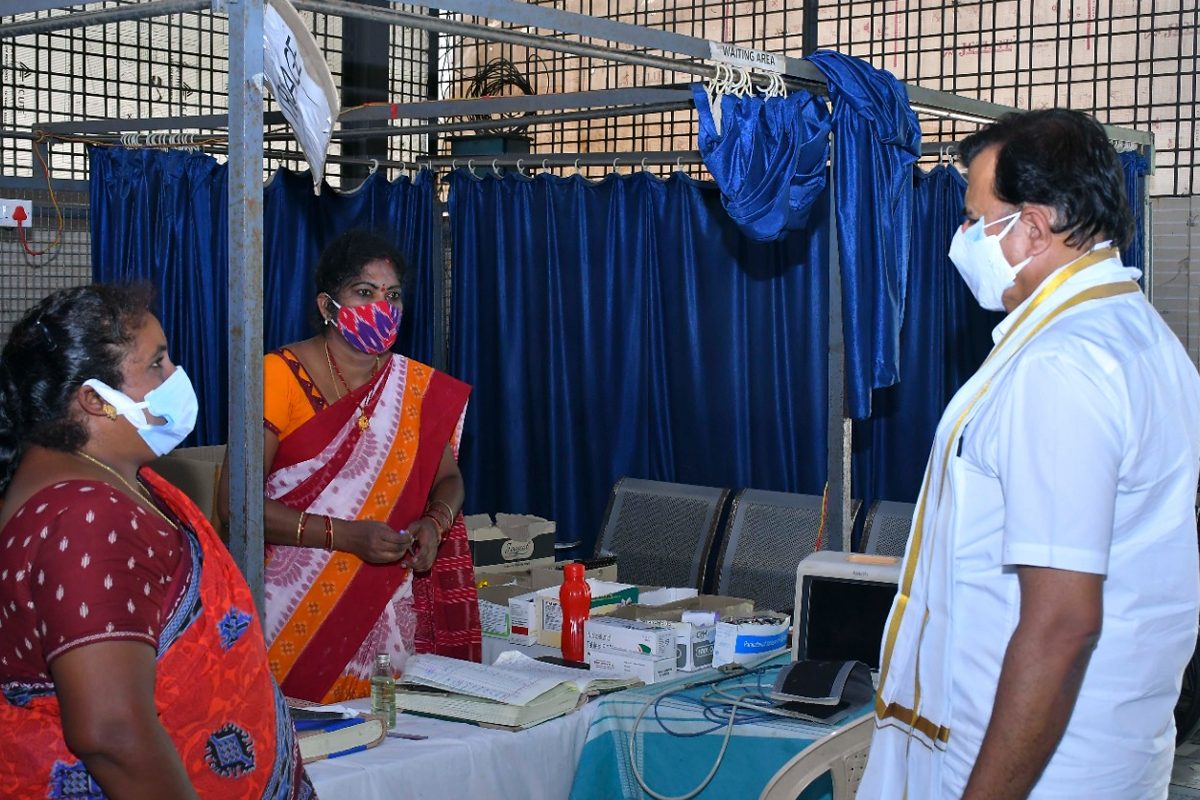 అందరికీ వైద్యం అందేలా చూడాలి : శ్రీశైలం ఈఓ