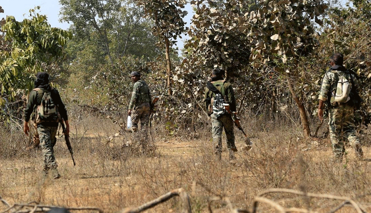 ఛ‌త్తీస్‌గ‌ఢ్‌లో ఎన్‌కౌంట‌ర్‌.. మ‌హిళా న‌క్స‌లైట్ మృతి