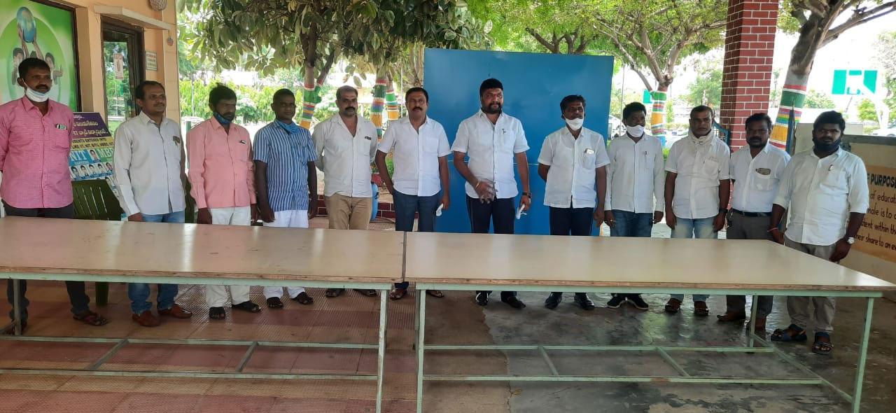 ఈట‌ల‌కు ఎదురుదెబ్బ‌.. సొంత మండ‌లంలోనే తిరుగుబాటు