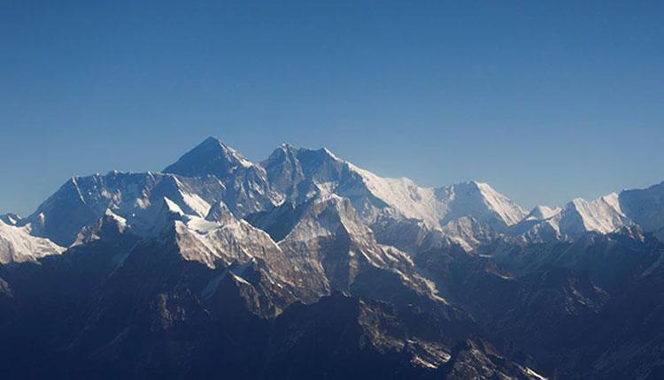 ఎవ‌రెస్టుపై ఇద్ద‌రు విదేశీ అధిరోహికులు మృతి