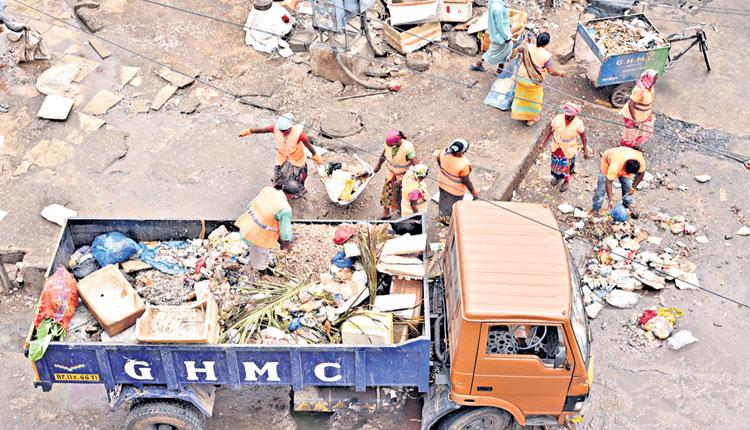 కష్టాలను ఓర్చి.. స్వచ్ఛతా వెలుగులు