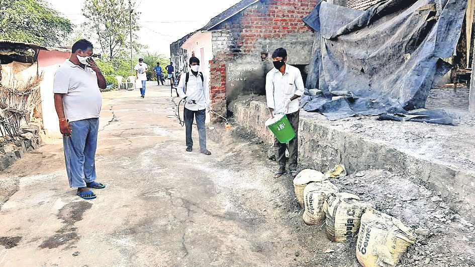 కోలుకొంటున్న పల్లెలు