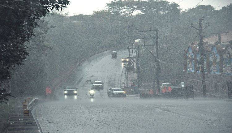 కారుమబ్బు కమ్మేసింది