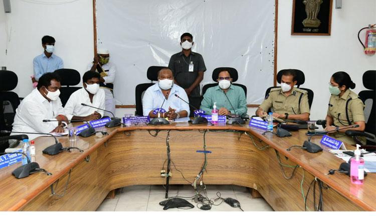 క‌రీంన‌గ‌ర్ జిల్లాలో క‌రోనా క‌ట్ట‌డికి టాస్క్‌ఫోర్స్ క‌మిటీలు : మంత్రి గంగుల