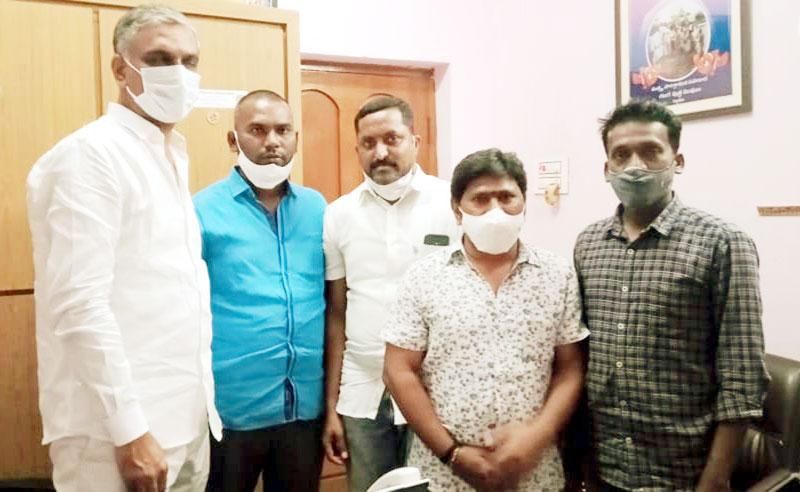 మంత్రి హరీశ్‌రావుతో దొంత భేటీ