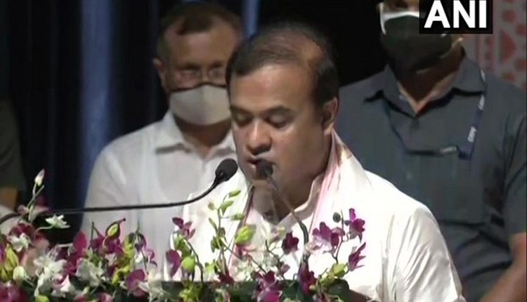 అసోం ముఖ్యమంత్రిగా ప్రమాణం చేసిన హిమంత