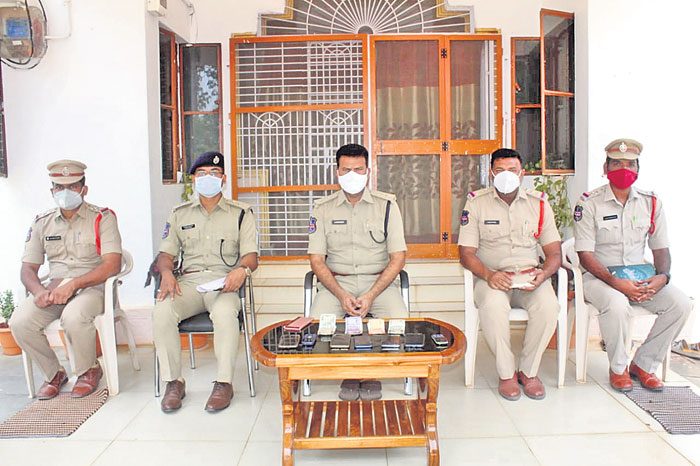 ఐపీఎల్ బెట్టింగ్ ముఠా అరెస్ట్