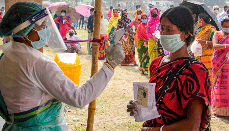 వ‌రుస‌గా రెండో రోజూ 4 ల‌క్ష‌లు దాటిన క‌రోనా కేసులు
