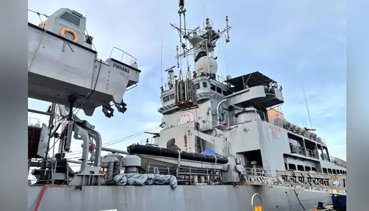 స‌ముద్ర సేతు 2 మిష‌న్‌..  9 యుద్ధ నౌక‌ల ద్వారా ఆక్సిజ‌న్