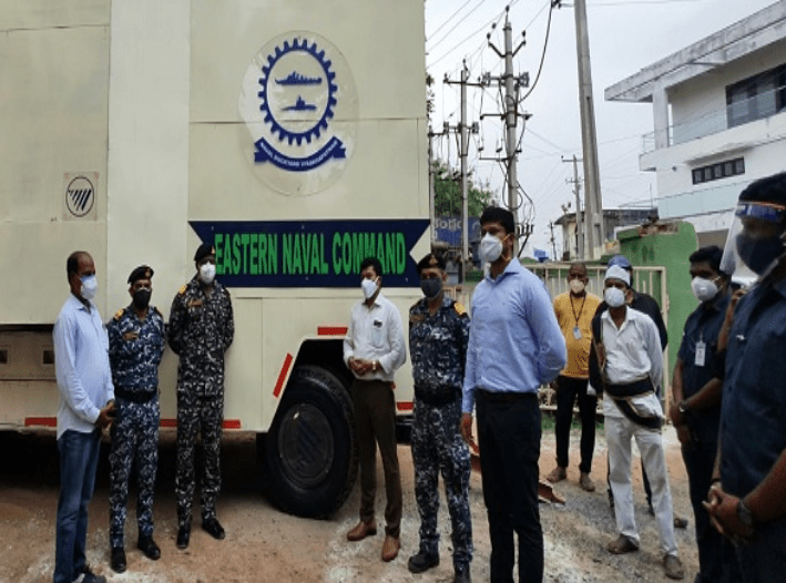 ప‌లాస కోవిడ్ కేర్ సెంట‌ర్‌కు ఆక్సిజ‌న్ ఆన్ వీల్స్‌ను అందించిన ఇండియన్ నేవీ