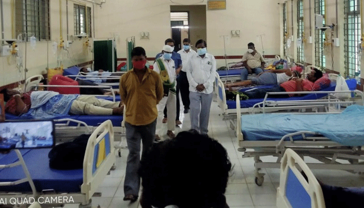 దవాఖానల్లో వైద్య సౌకర్యంపై అదనపు కలెక్టర్‌ హమీద్‌ ఆరా