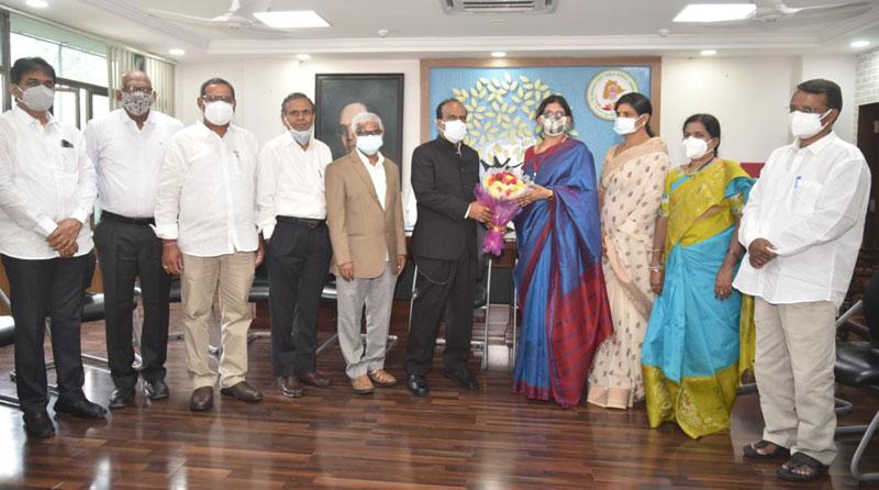 కొలువుదీరిన కొలువుల కమిషన్‌