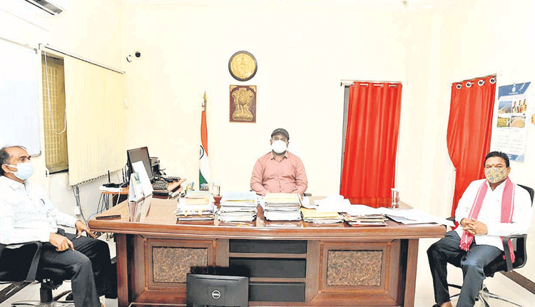 చివరి ఆయకట్టుకూ సాగునీరందించాలి