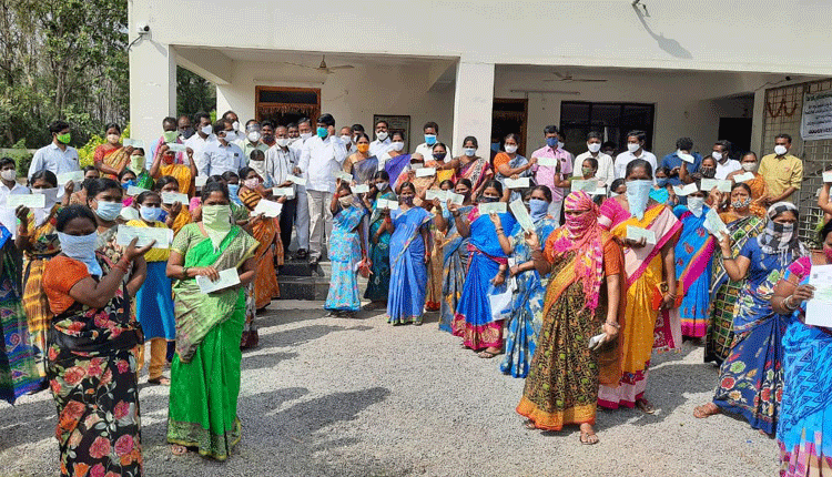 పేదింటికి పెద్దదిక్కు కేసీఆర్‌